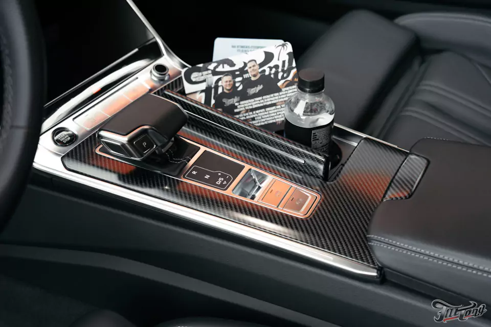 Классический карбон под матовым лаком в салоне Audi A7 и комплекс детейлинг-услуг